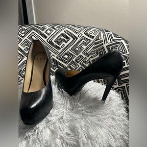 Kelsi Dagger Black soft leather platform pumps, size 9 1/2